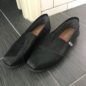Black leather Toms